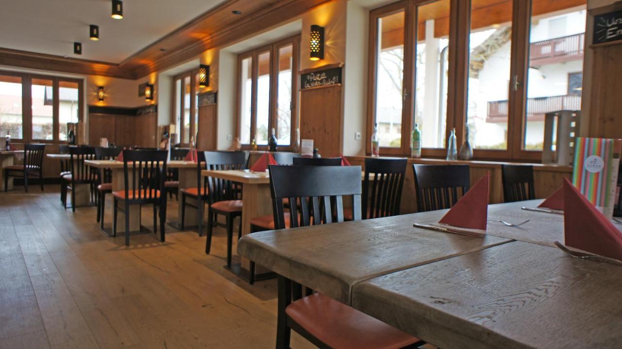 Hotel Heimfeld Restaurant Cafe Garching an Der Alz Exterior photo
